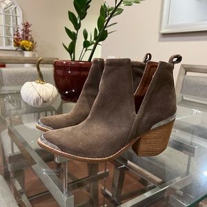 Jeffrey Campbell Cromwell Taupe Distressed Suede Boots Size 7